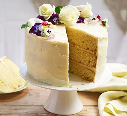The Timeless Beauty of a Romantic Elegant Two Tier Wedding Cake for Modern Celebrations 15 image 9