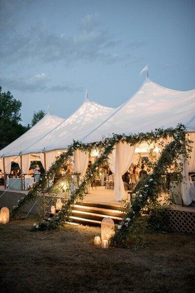 Terrace Wedding Decor Ideas That Transform Rooftop Celebrations Into Magical Experiences 8 NmHrBuBn3BCiezHsQbSKzc6Q3m04eL2 M7hLDWlCIBnPU JXj0a