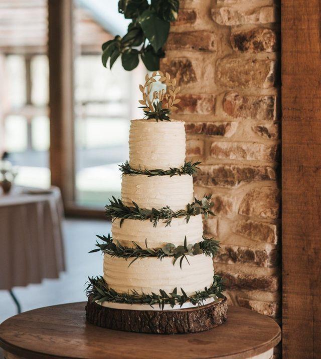 Elegant Just Married Cake Ideas to Celebrate Your Love Story 9 Tvm1GVPXhBJErje9o1JxqcaIG6nW17VDiGyAhBI