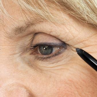 Natural Makeup Ideas for the Mother of the Bride That Create Timeless Wedding Elegance