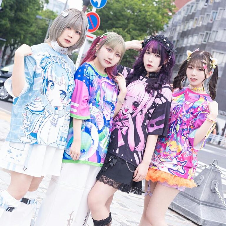 Colorful anime fashion streetwear featuring four people wearing oversized graphic anime T-shirts, pastel hairstyles, kawaii accessories, and trendy Harajuku-inspired outfits in an urban city setting.