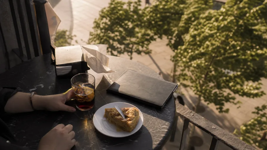 Spain: digital nomad visa, $2,600/month