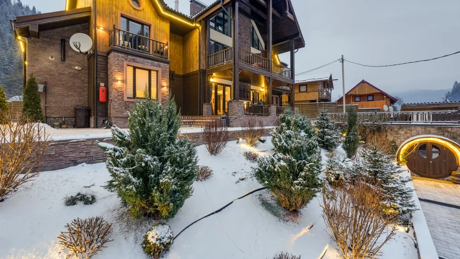 Courchevel Merges French Luxury Standards With Massive Interconnected Terrain