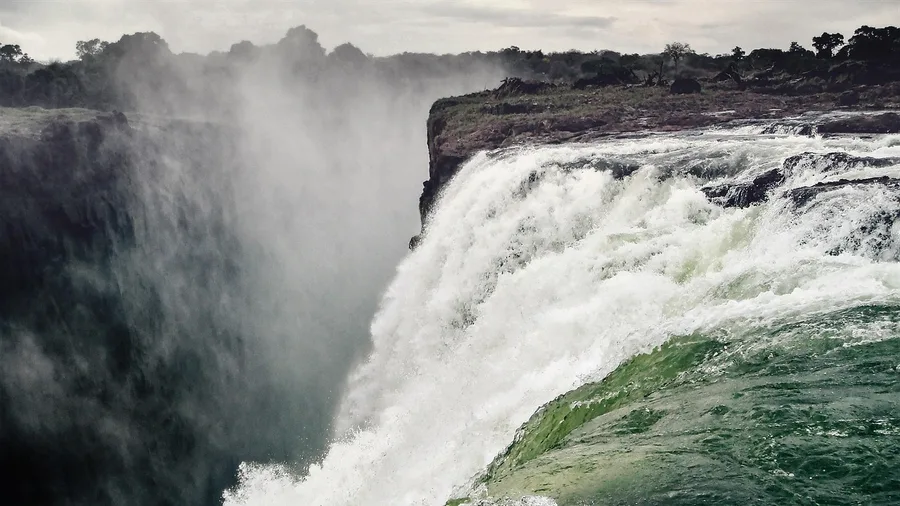 Victoria Falls, The Mile-Wide Smoke