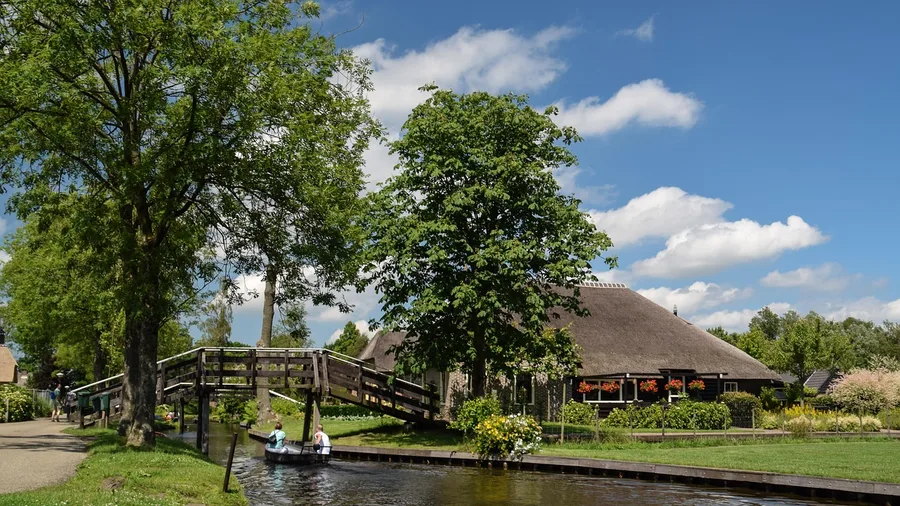 Giethoorn, the Canal-Linked Dutch Hamlet