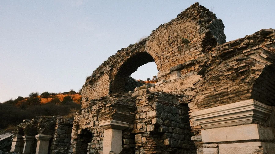 Romans may have torched Celtic town to humiliate the enemy, dig suggests 8 One attack or a series of events?