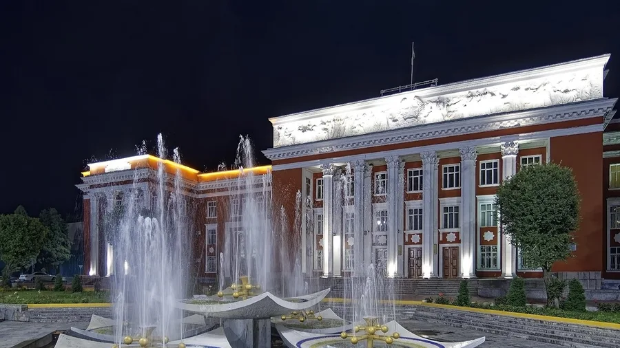 Taste Steamed Manti Dumplings at Dushanbe Central Market