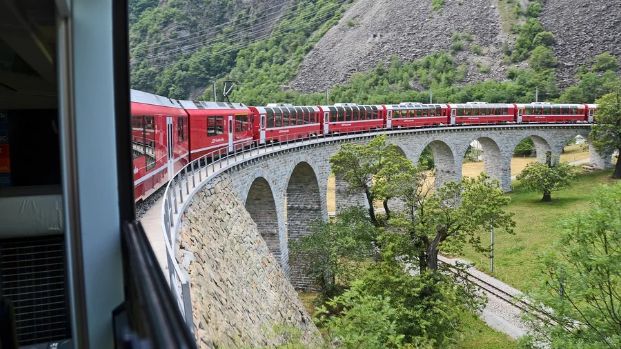 Top 20 Most Beautiful Train Journeys in the World 2 Cross the Alps on the Glacier Express