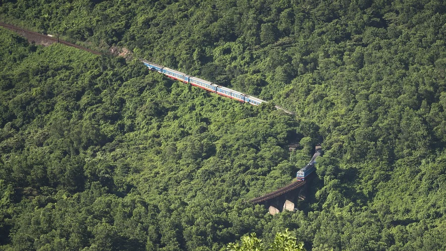 Top 20 Most Beautiful Train Journeys in the World 13 Watch the Sea from Hue to Da Nang