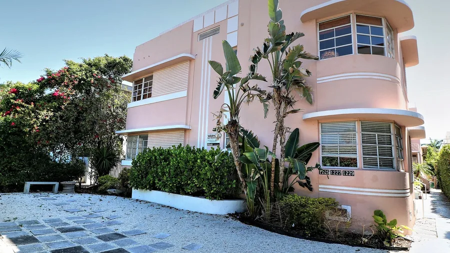 Top 25 Places To Visit In The USA 13 Stroll the Art Deco District in Miami Beach
