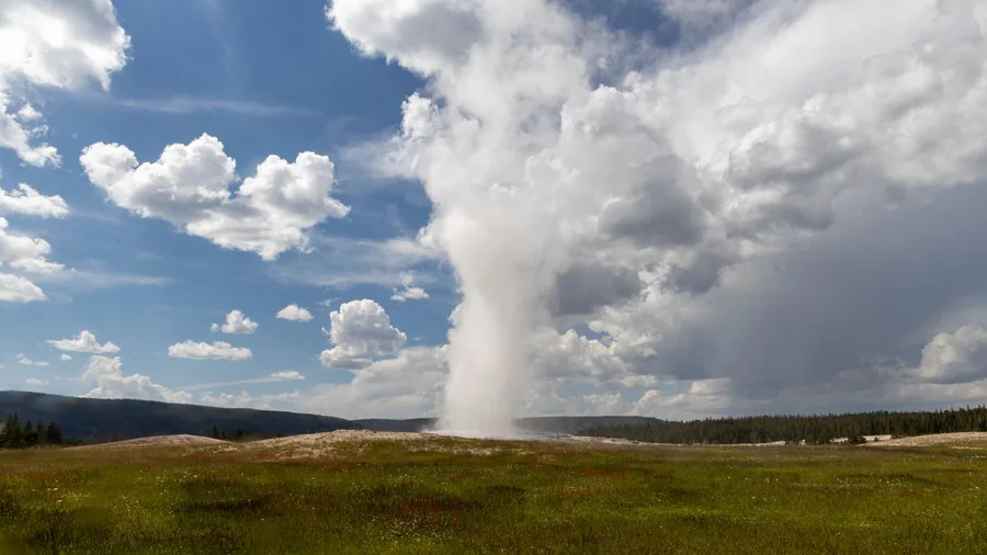 Top 25 Places To Visit In The USA 3 See Old Faithful and Grand Prismatic in Yellowstone