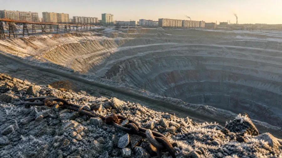 Mirny, Russia: The City Anchored to a Giant Diamond Crater