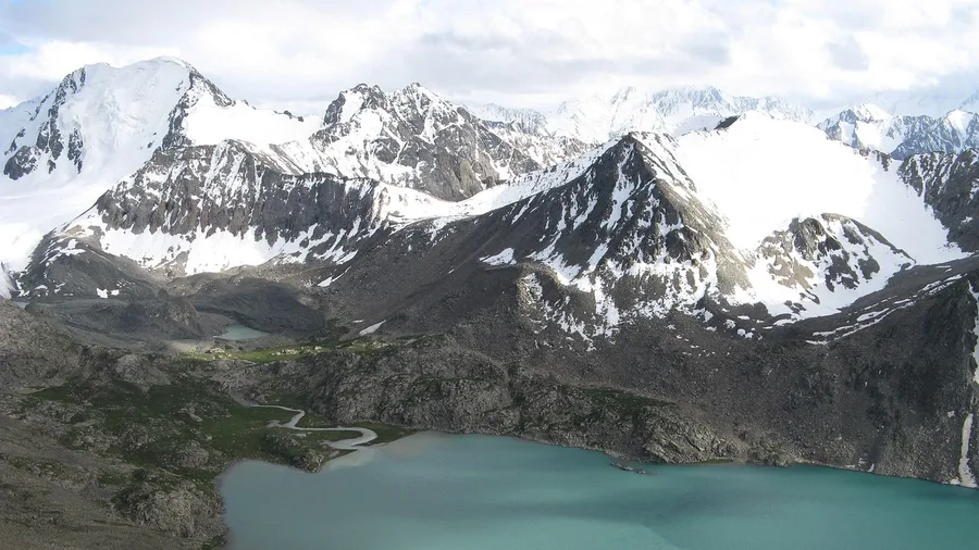 Kyrgyzstan for Nomadic Culture and High-Alpine Yurt Trekking